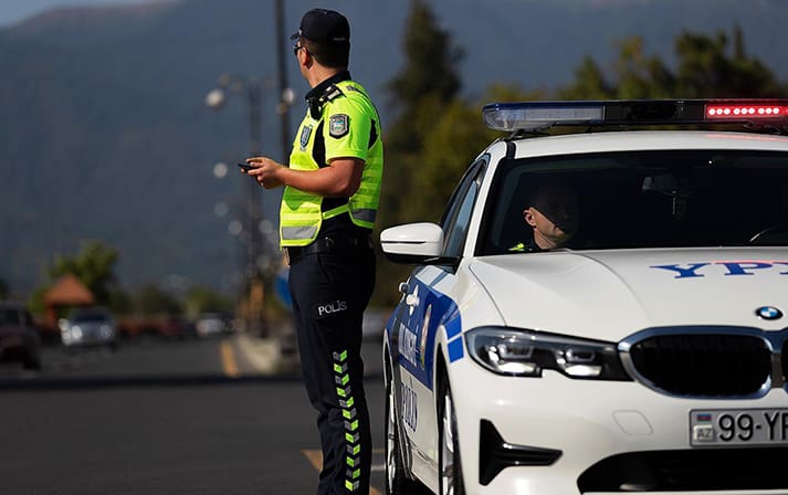 Yol polisi əlverişsiz hava şəraiti ilə bağlı hərəkət iştirakçılarına müraciət edib