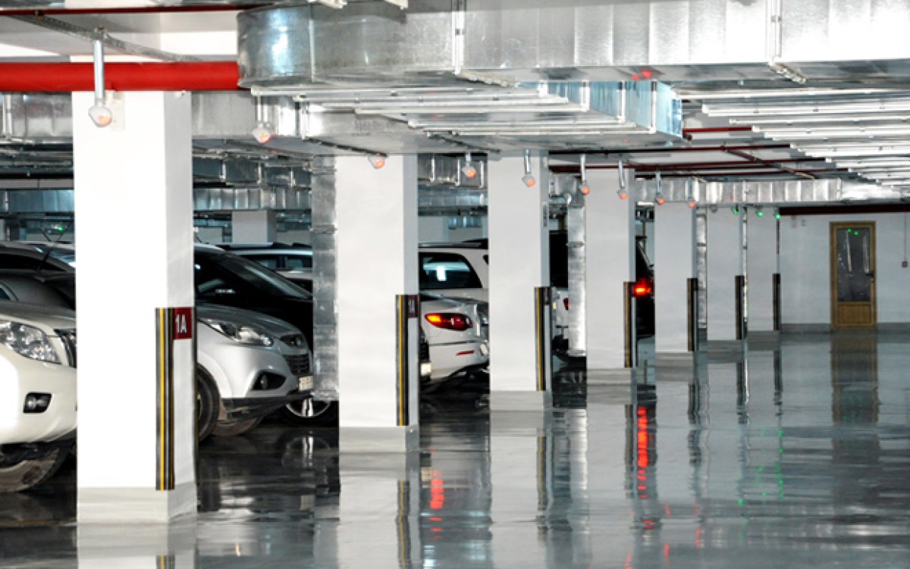 Bakıda ticarət mərkəzlərinə məxsus dayanacaqlarda parklanma qiyməti artırılıb.