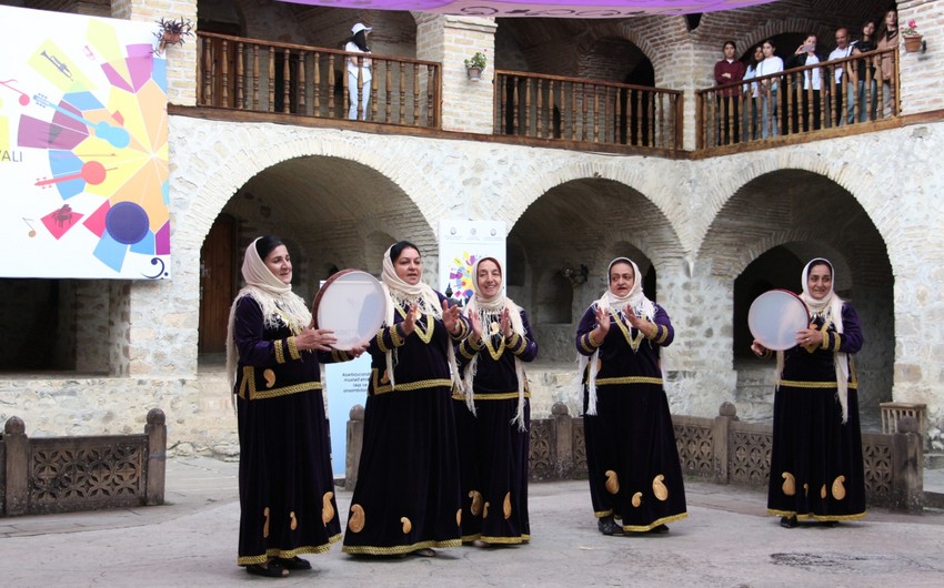 Şəki “İpək yolu” XIV Beynəlxalq Musiqi Festivalına start verilib