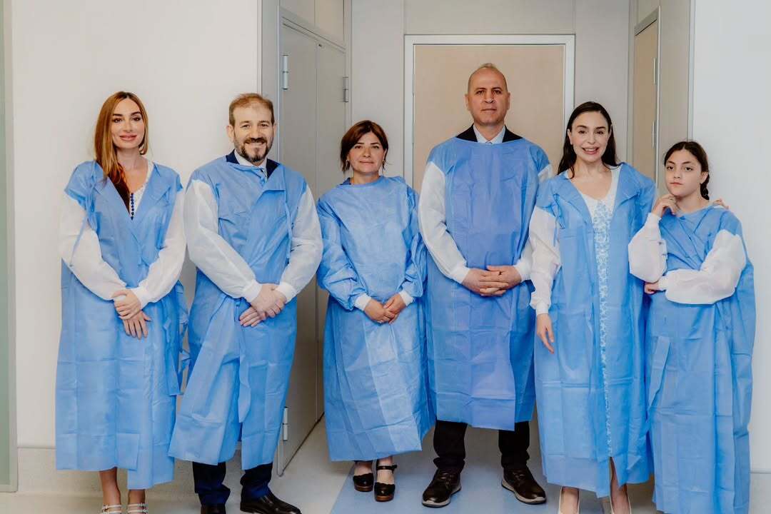 Leyla Əliyeva və Arzu Əliyeva Yeni Klinikanın fəaliyyəti və şəraitilə yaxından tanış olublar.