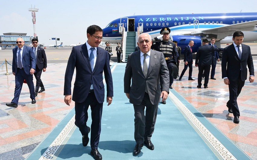 Baş nazir Əli Əsədov Özbəkistanda səfərdədir.