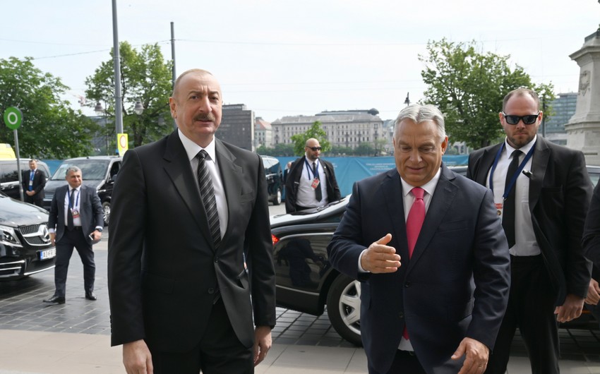Prezident İlham Əliyev Budapeştdə TDT-nin Dövlət Başçıları Şurasının qeyri-rəsmi iclasında iştirak edir.