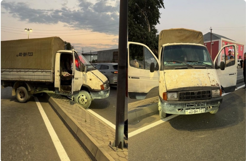 Xaçmaz şəhəri ərazisində hərəkətdə olarkən qəflətən avtomobil yoldan çıxaraq ayırıcı zolağa çırpılıb