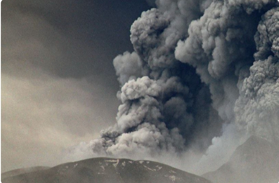 Kamçatkada Kraşeninnikov vulkanı püskürüb