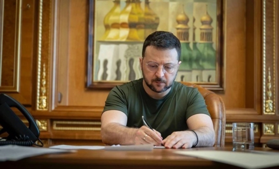 Volodimir Zelenski Britaniya ilə 100 illik əməkdaşlıq sazişinin ratifikasiyası haqqında qanun layihəsini Ali Radaya təqdim edib