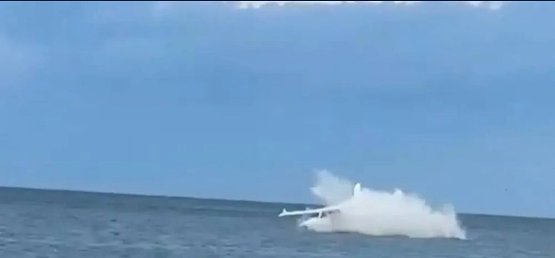 ABŞ-nin Şimali Karolina ştatında, çimərlik yaxınlığında yüngülmühərrikli təyyarə qəzaya uğrayıb