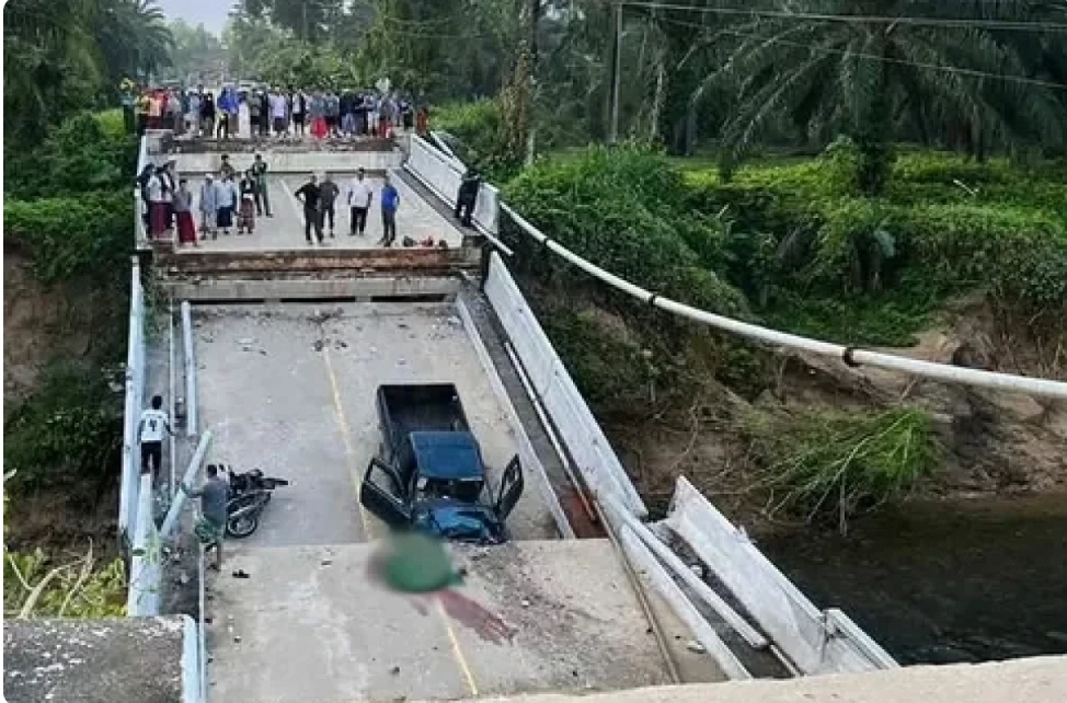 Çində asma körpüdə qəza baş verib