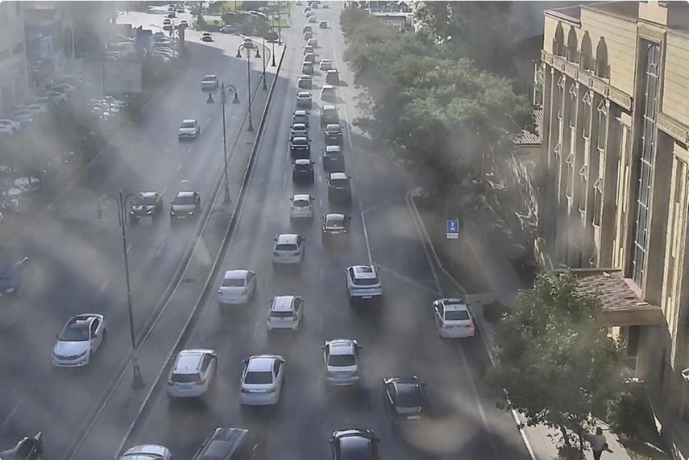 Bakının bir sıra yollarında nəqliyyatın sıxlığı yaranıb