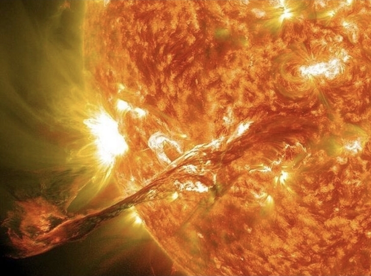 Günəş Yeri hədəf aldı: Plazma buludu planetimizə doğru gəlir