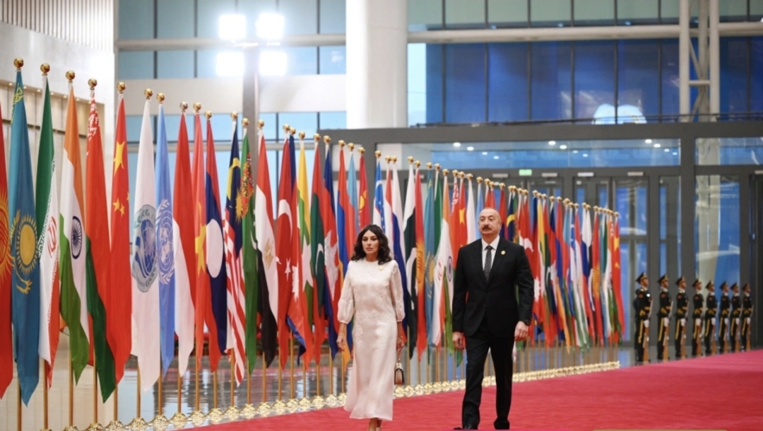 Tiencində dövlət və hökumət başçılarının və xanımlarının şərəfinə ziyafət verilib