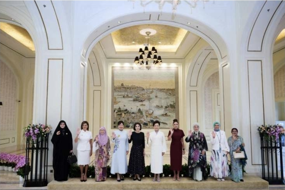 Mehriban Əliyeva Çində liderlərin xanımları ilə birgə gəzintidə iştirak etdi