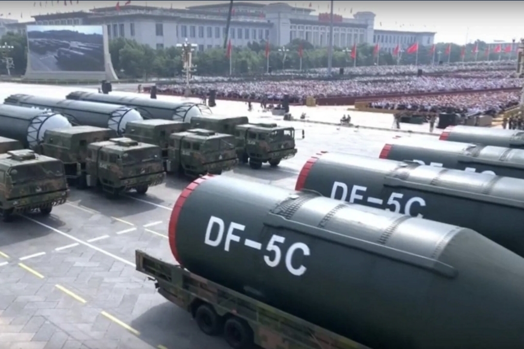 Çin paradda ilk dəfə qitələrarası nüvə raketini nümayiş etdirib