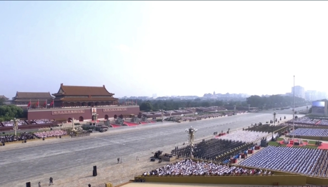 İlham Əliyev Pekində II Dünya müharibəsində Qələbənin 80-ci ildönümünə həsr olunmuş paradı izləyib