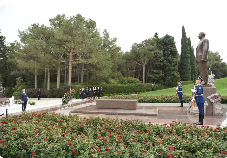 Xorvatiya parlamentinin sədri Fəxri və Şəhidlər xiyabanlarını ziyarət edib