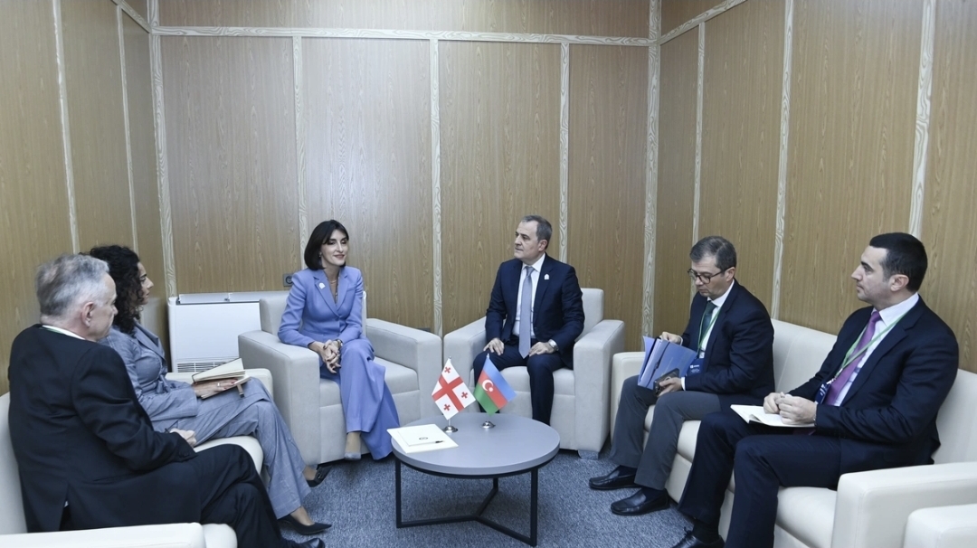 Ceyhun Bayramov gürcü həmkarı ilə Səmərqənddə görüşdü