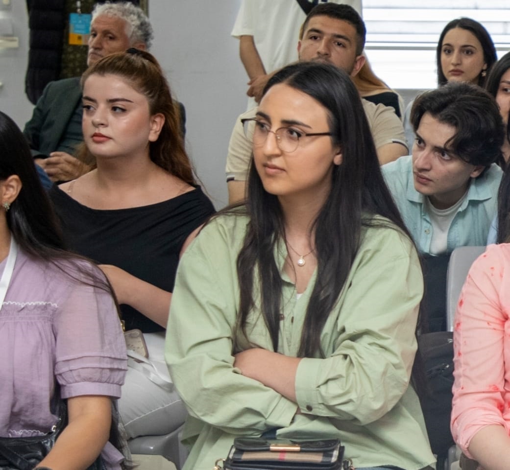 “Teatrın Sehrli Qapısı: Mənim və Sənin Daxili Səyahətimiz”