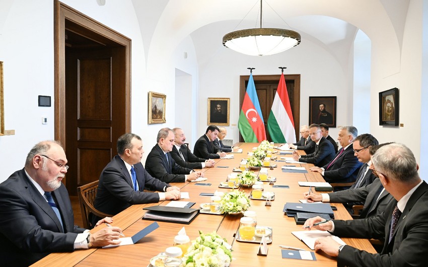 Budapeştdə Azərbaycan Prezidentinin Macarıstanın Baş naziri ilə geniş tərkibdə görüşü olub