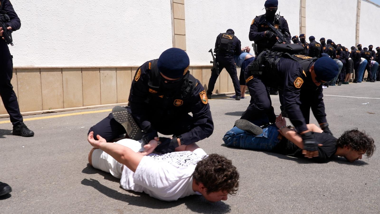 DİN Bakıda narkotik tranziti və onlayn dələduzluqda şübhəli bilinən Rusiya vətəndaşlarından ibarət iki dəstəni saxlayıb