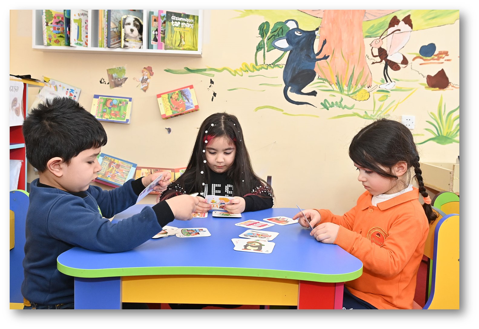 Məktəbəqədər təhsilin əhatə dairəsinin genişləndirilməsi ilə bağlı dəyişiklik ilk oxunuşda qəbul edilib