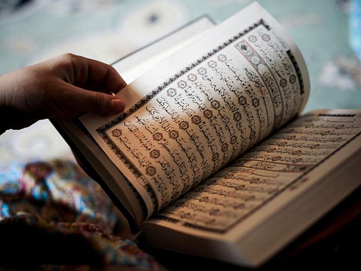 Quran oxumaq ibadətdirsə, niyə qiymət qoyulur? – İlahiyyatçıdan AÇIQLAMA