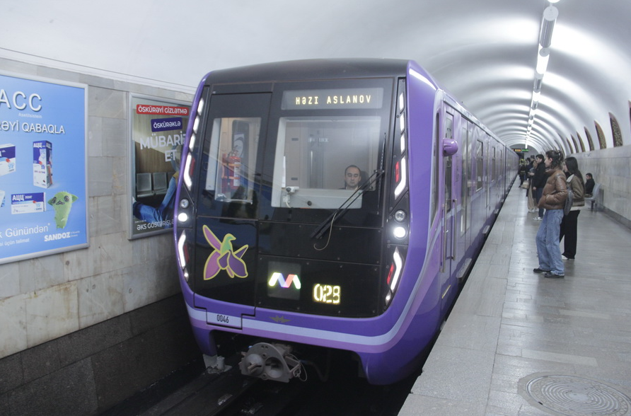 Metroda qatar sayı artırıldı