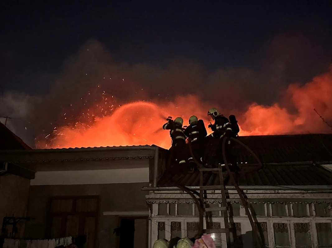 Gəncədə yanan evlər SÖNDÜRÜLÜB