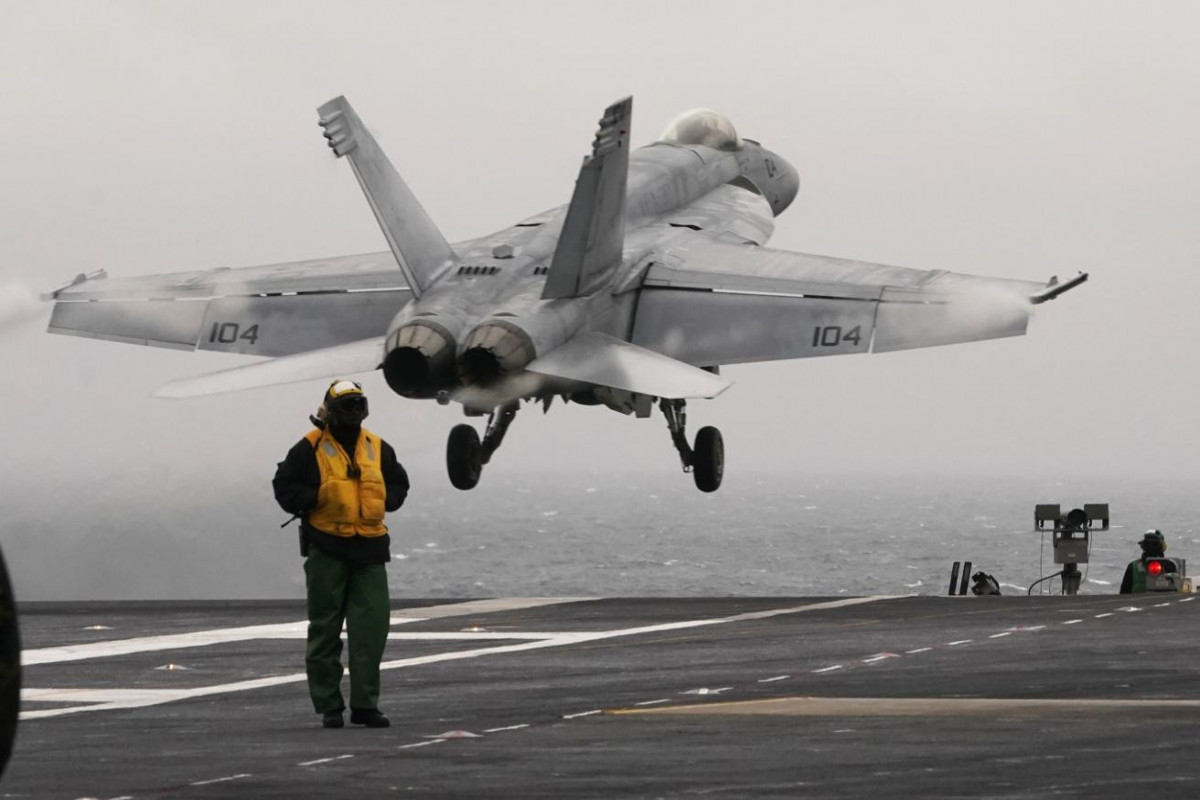 ABŞ Sakit Okeanda narkotik qaçaqmalçılığı ilə məşğul olan gəmiyə zərbə endirib