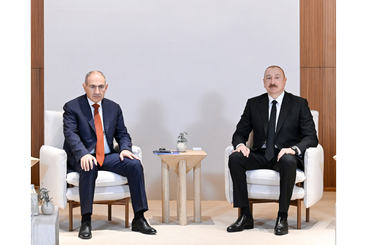 Azərbaycan Prezidentinin Əbu-Dabidə Ermənistan Baş naziri ilə geniş tərkibdə görüşü keçirilib