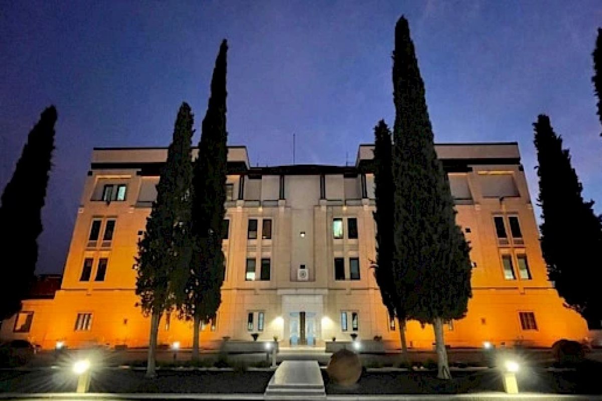 ABŞ Kiprdəki səfirliyinin əməkdaşlarına adanı tərk etməyə icazə verib