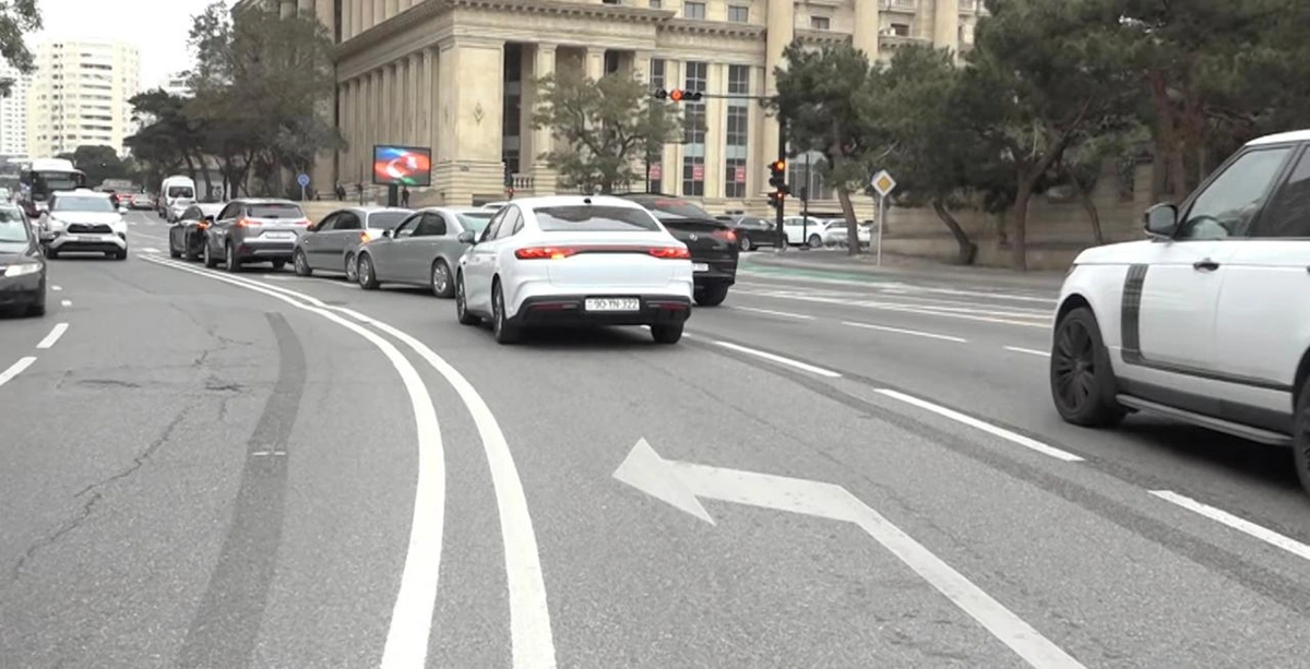 Yeni çəkilən zolaq sürücülərdə çaşqınlıq yaradır