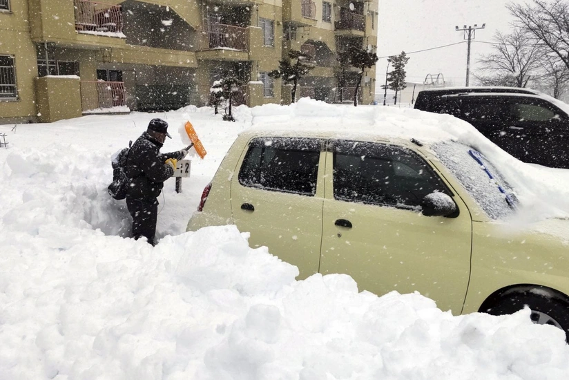 Yaponiyada qarlı və buzlu yollarda 13 nəfər xəsarət alıb