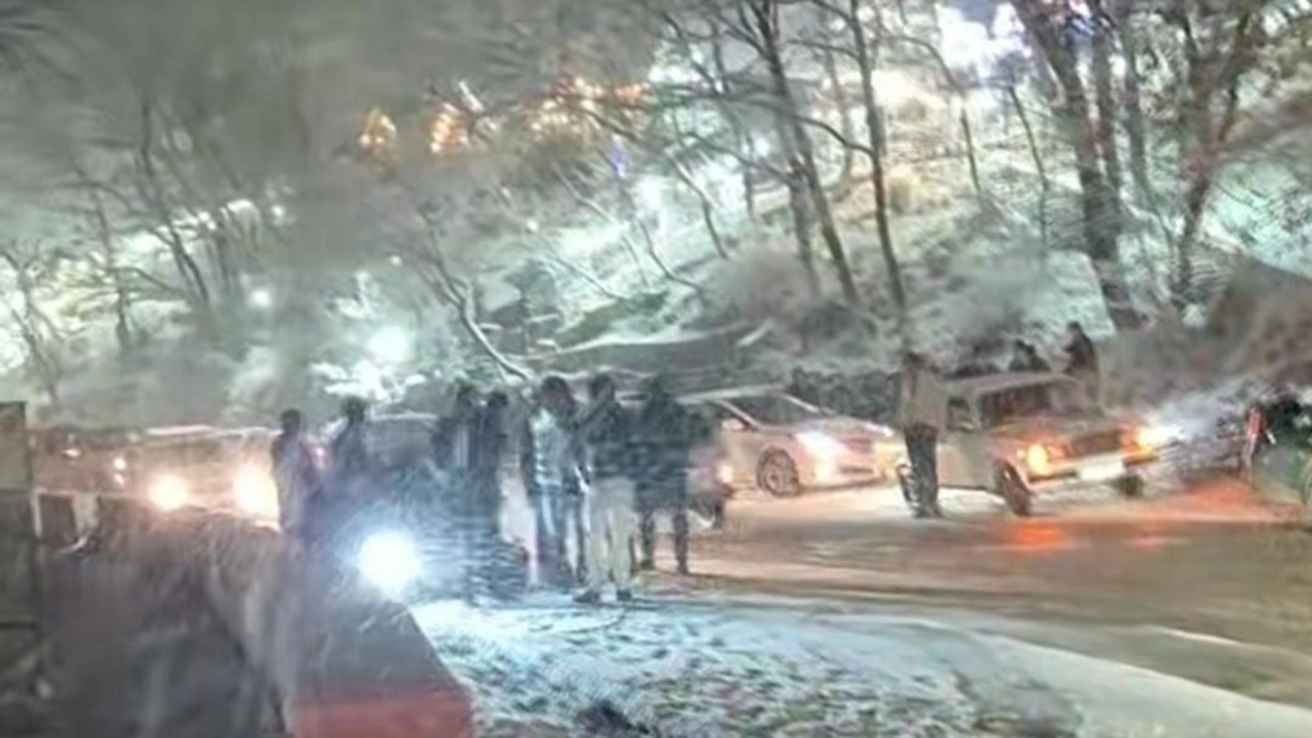 Güclü qar bəzi rayonlarda nəqliyyatın hərəkətini çətinləşdirdi