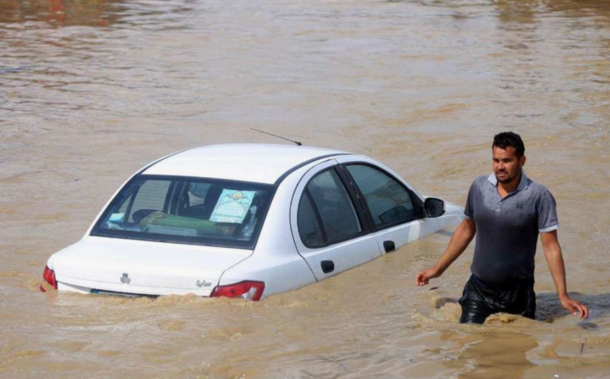 İranın Bəndər-Abbas şəhəri suyun altında qaldı