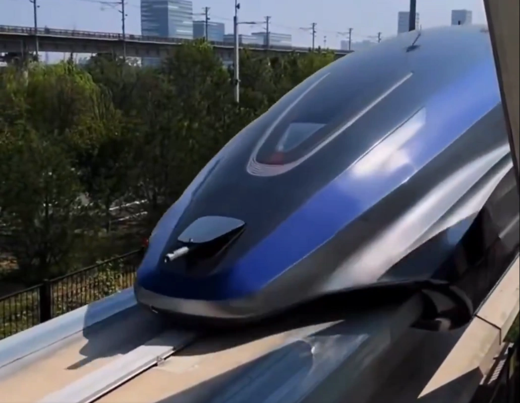 Çində maqnitlə idarə olunan vaqon-platforma iki saniyədə rekord sürətə çatdı