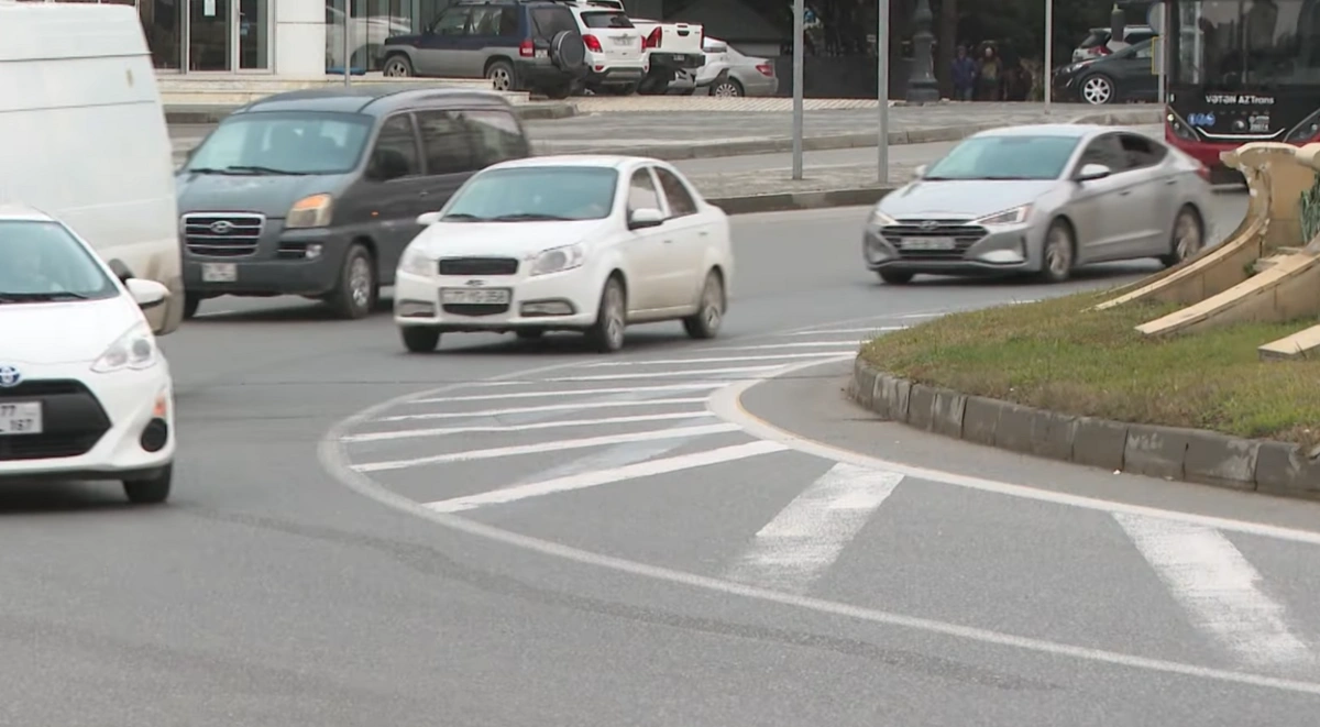 Sürücülərin DİQQƏTİNƏ: Ukrayna dairəsindəki xətlənmə cərimələrə səbəb olur