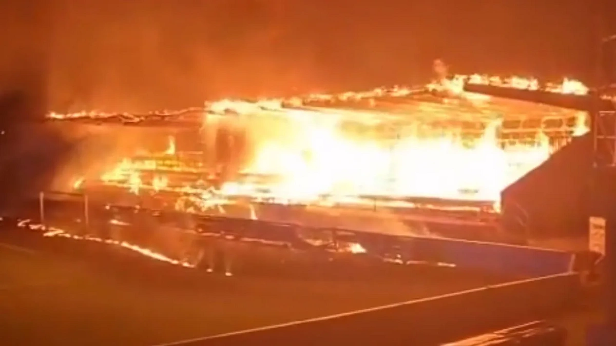 Finlandiyada aşağı liqaya düşən klubun stadionu yandırıldı