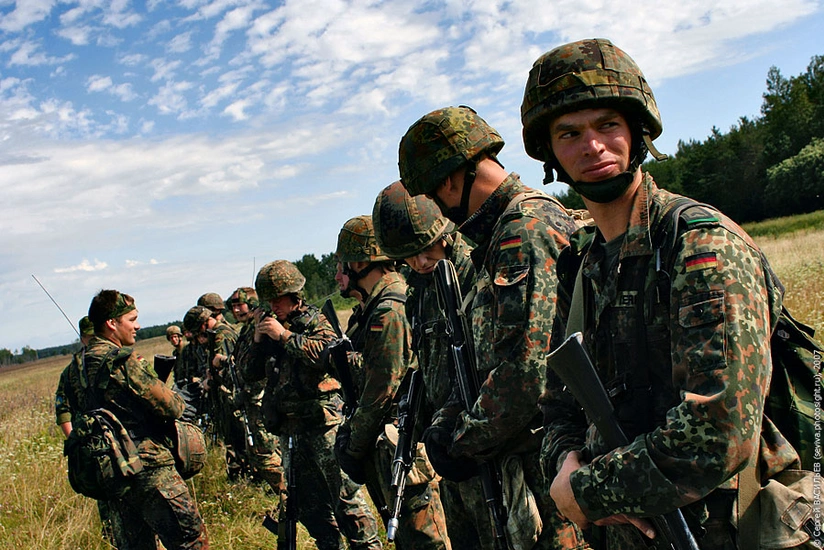 Almaniya məcburi hərbi xidmətlə bağlı müzakirələrə qayıda bilər