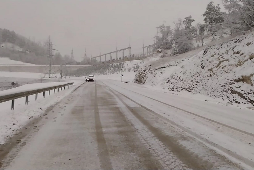 Şuşada yollar buz bağlayıb, köməksiz vəziyyətdə qalanlar xilas edilib