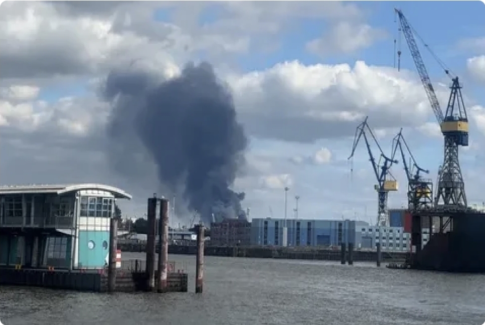 Hamburq şəhər limanında güclü yanğın baş verib