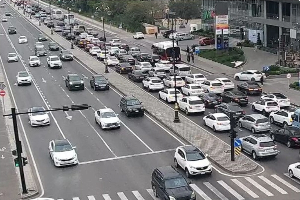 Bakıda 18 istiqamətdə nəqliyyatın sıxlığı yaranıb