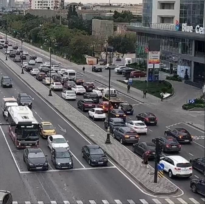 Bakının bir sıra yollarında tıxac yaranıb