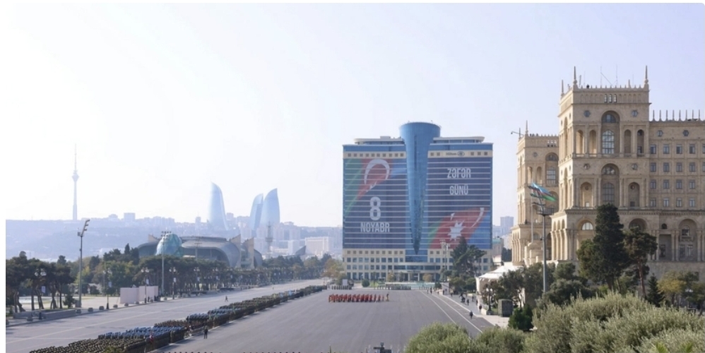 Hərbi paradda bir sıra ölkələrin ordu rəhbərliyi iştirak edib