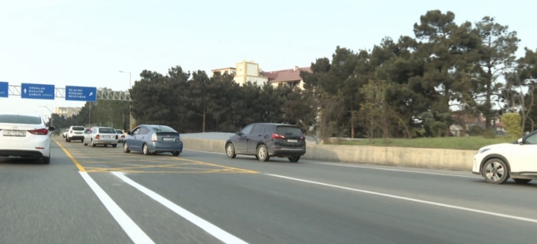 Yeni çəkilən avtobus zolağı yolda daha xaotik vəziyyət yaratdı - Sürücülərdən NARAZILIQ