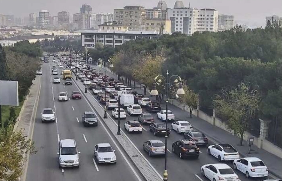 Bu yollarda tıxac var - SİYAHI