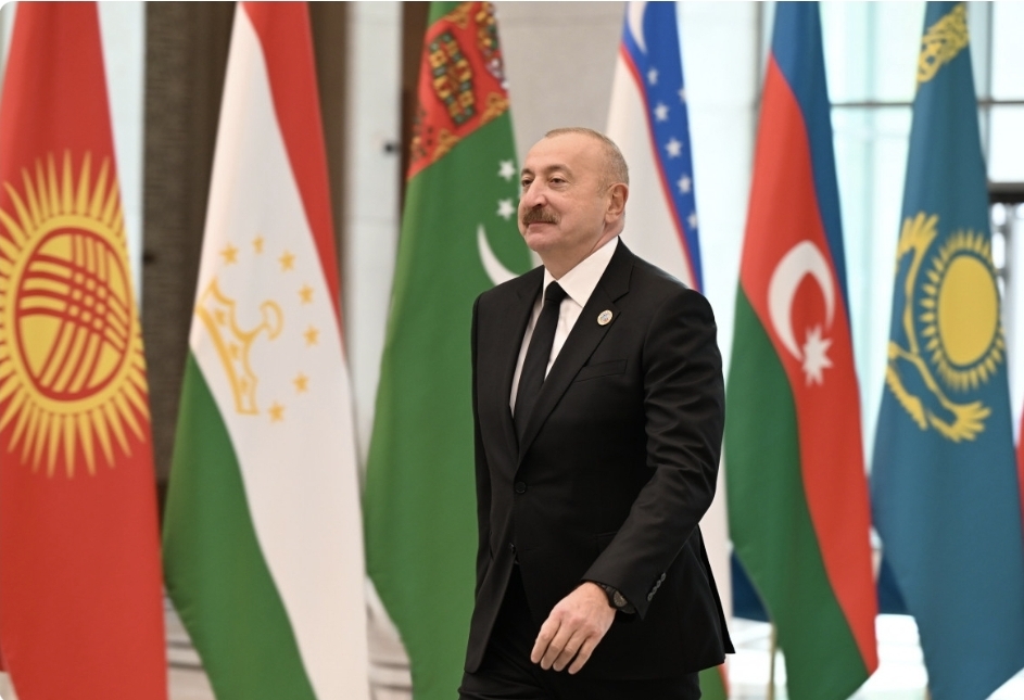 Prezident İlham Əliyev Daşkənddəki Konqres Mərkəzinə gəlib