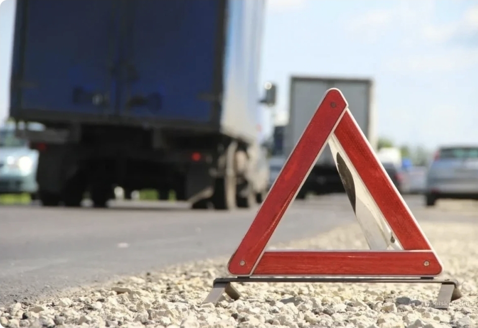 Şəmkirdə iki avtomobil toqquşub, 3 nəfər xəsarət alıb