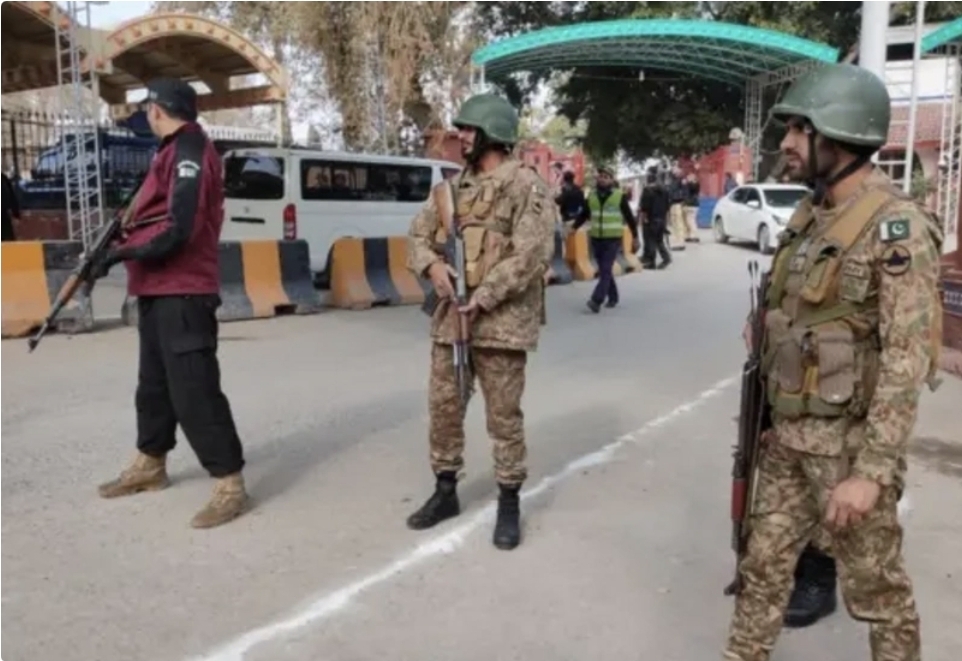 Pakistanda terrorçular polis qərargahının yaxınlığında partlayış törədiblər, ölənlər var