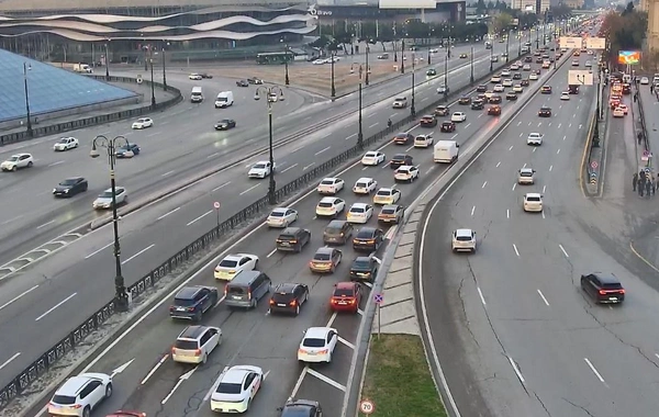 Bakıda bir sıra yollarda nəqliyyatın sıxlığı yaranıb