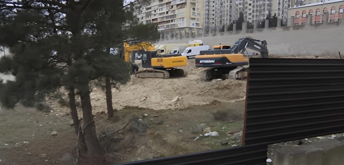 Yeni Günəşlidə binanın yaxınlığında tikinti aparılması narazılığa səbəb oldu