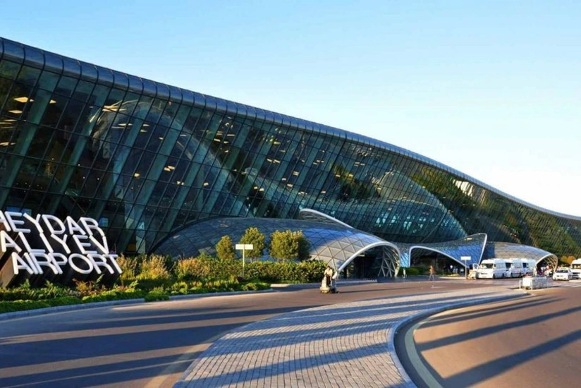 İki beynəlxalq reys Bakı aeroportunda məcburi eniş edib